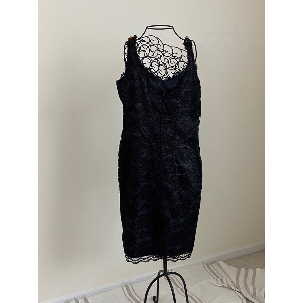 BLACK LACE FITTED DRESS - Picture 2 of 10